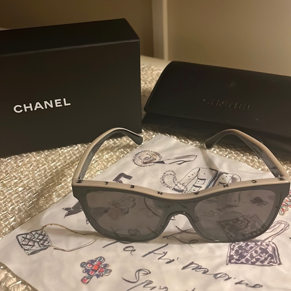 Chanel sunglasses, black and dark cream color
